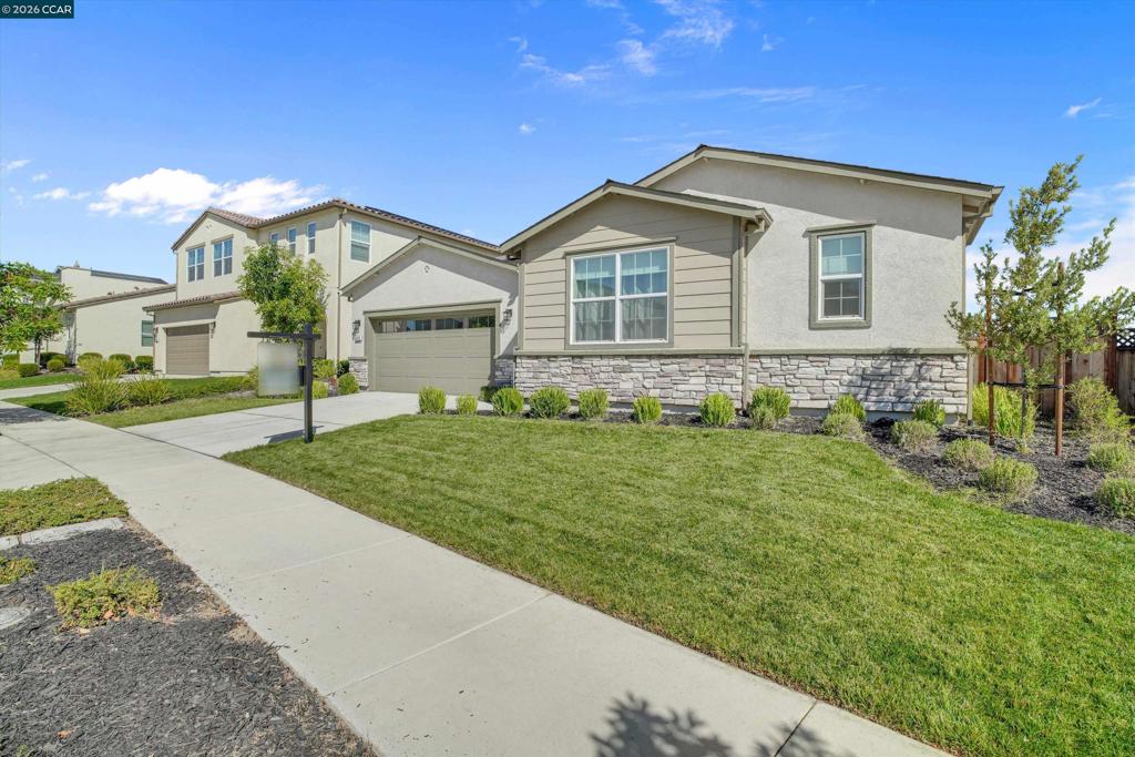 5455 Gray Pine Way