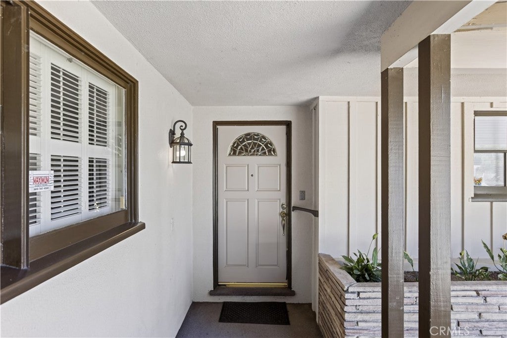 5961 Hillview Park