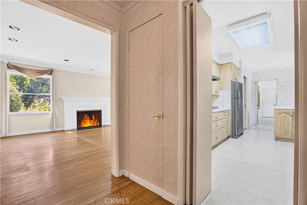 5961 Hillview Park