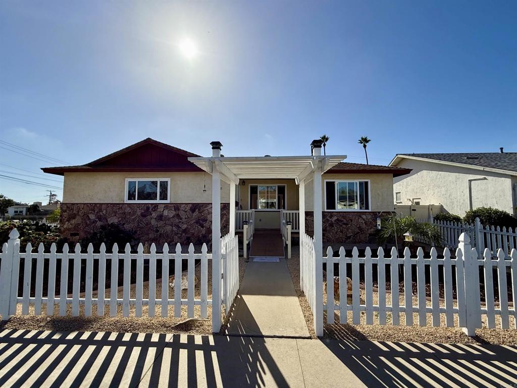 898 Date Ave