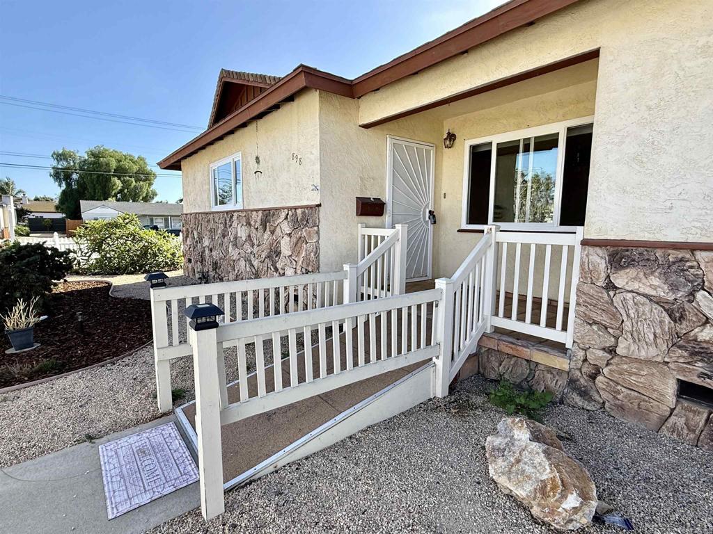 898 Date Ave