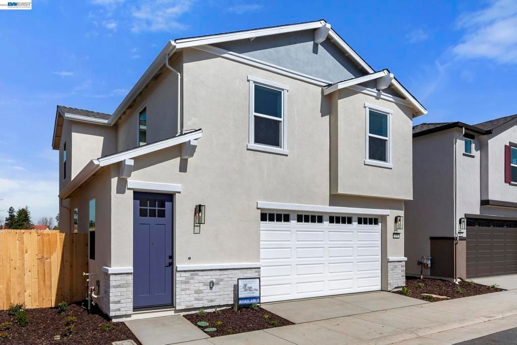 Photo of 859 Pecan Tree Ln Ln, Galt, CA 95632 (MLS # 41131507)