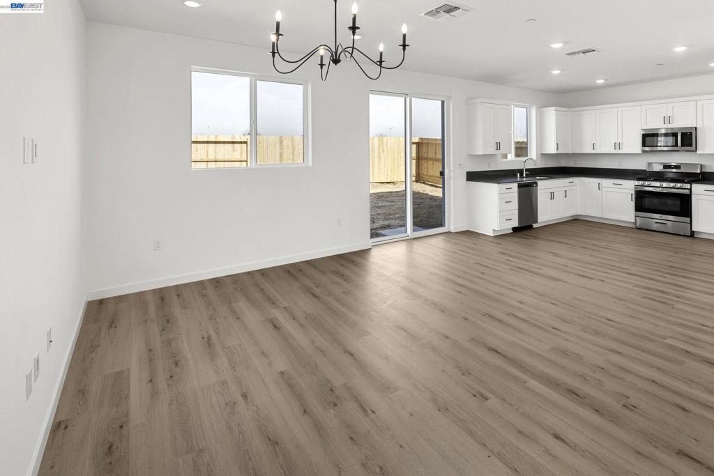 859 Pecan Tree Ln