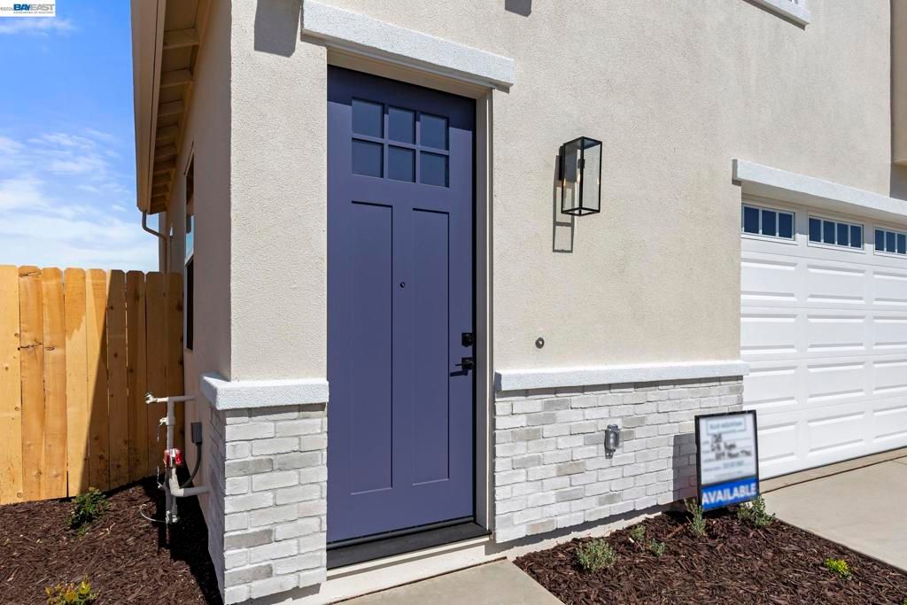 Photo of 859 Pecan Tree Ln Ln, Galt, CA 95632 (MLS # 41131507)