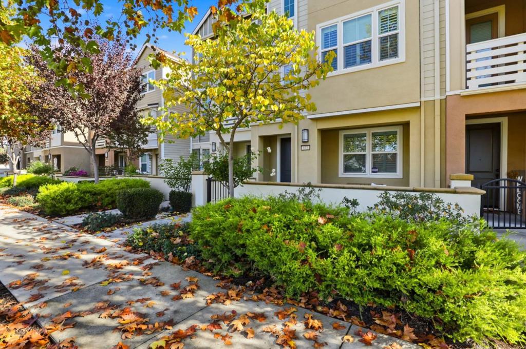 Properties 2 172 E Main Avenue