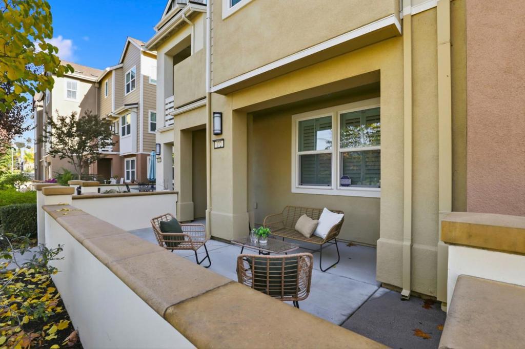 Properties 3 172 E Main Avenue