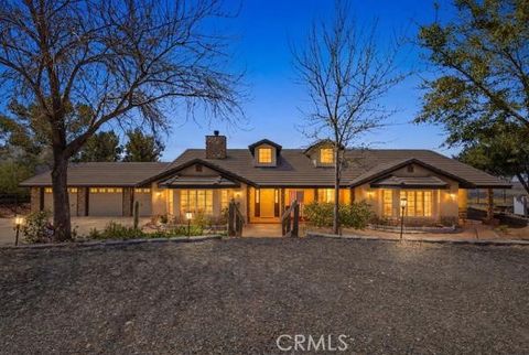 Photo of 9722 Hierba RD, Agua Dulce, CA 91390 (MLS # SR26142383)