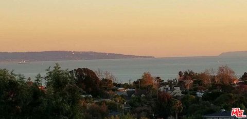 Photo of 16650 Linda Terrace, Pacific Palisades, CA 90272 (MLS # 25625399)