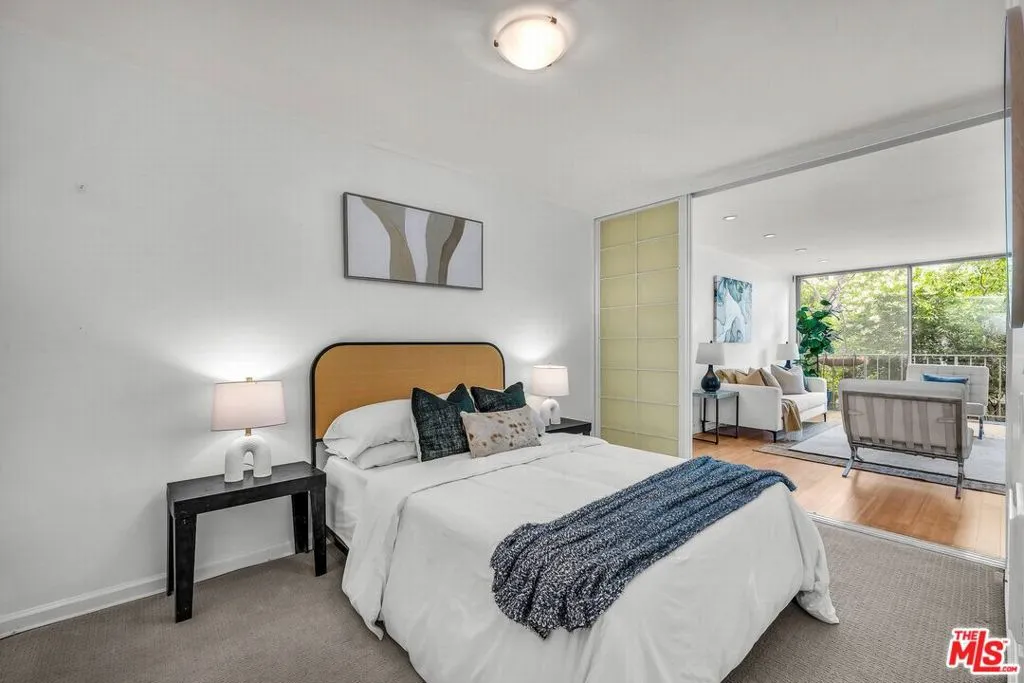 Los Angeles, California 90049, United States, 2 Bedrooms Bedrooms, ,1 BathroomBathrooms,Residential,Active,186949