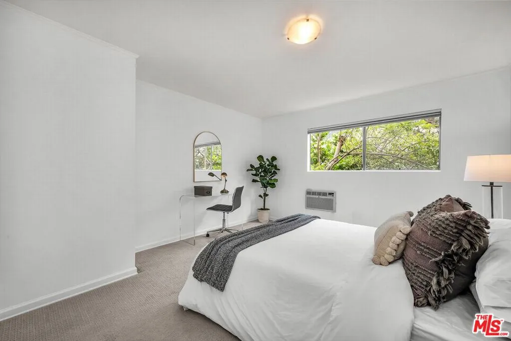 Los Angeles, California 90049, United States, 2 Bedrooms Bedrooms, ,1 BathroomBathrooms,Residential,Active,186949