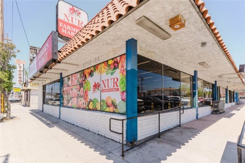 Photo of 6744 Lankershim Boulevard, North Hollywood, CA 91606 (MLS # SR26161859)