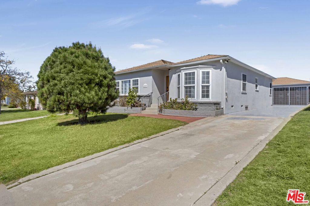 Photo of 6727 W 87th Place, Los Angeles, CA 90045 (MLS # 26644507)