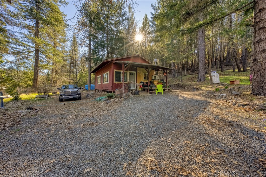 8427 Saddle Road