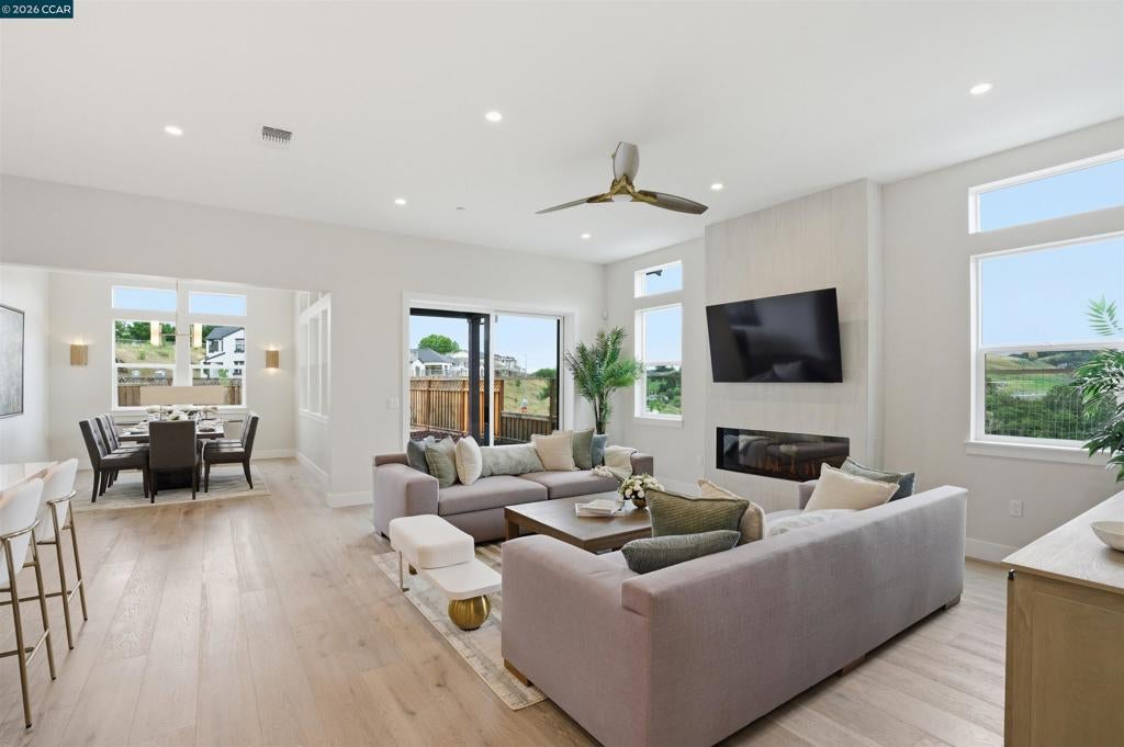 10 Red Barn Court