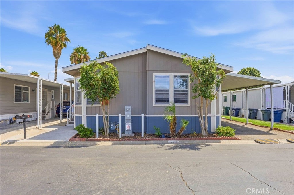 2700 E Valley Pkwy 273