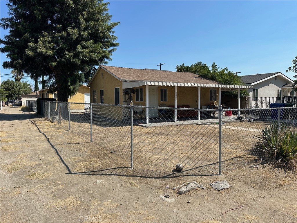 This great property in Pacoima is centrally located and features two detached units. The front unit offers 2 bedrooms, 1 bathroom, and a private entrance. The rear unit is a spacious 1 bedroom, 1 bathroom. Situated on a generous corner lot, the property includes a detached two-car garage and offers plenty of room for expansion.