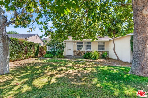 Photo of 6226 Goodland Avenue, Los Angeles, CA 91606 (MLS # 26868639)