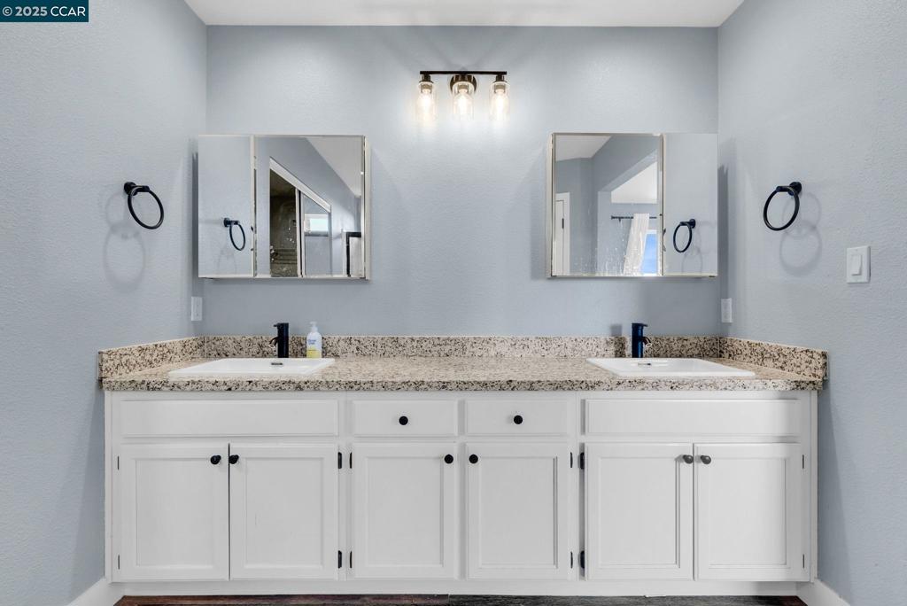 DISCOVERY  BAY - Residential