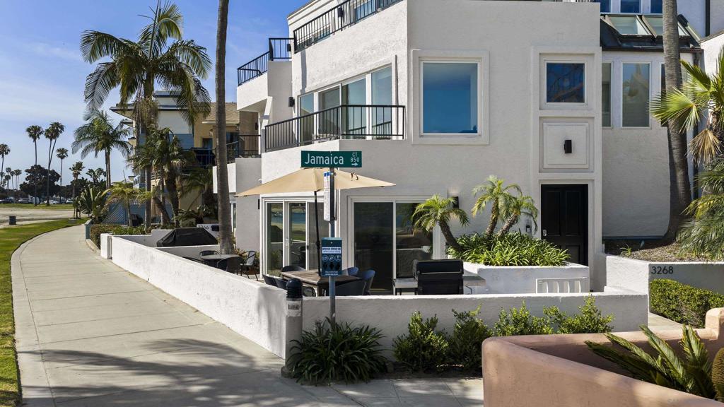 3268 Bayside Walk