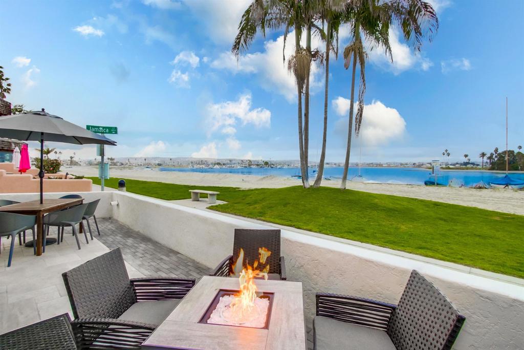 3268 Bayside Walk