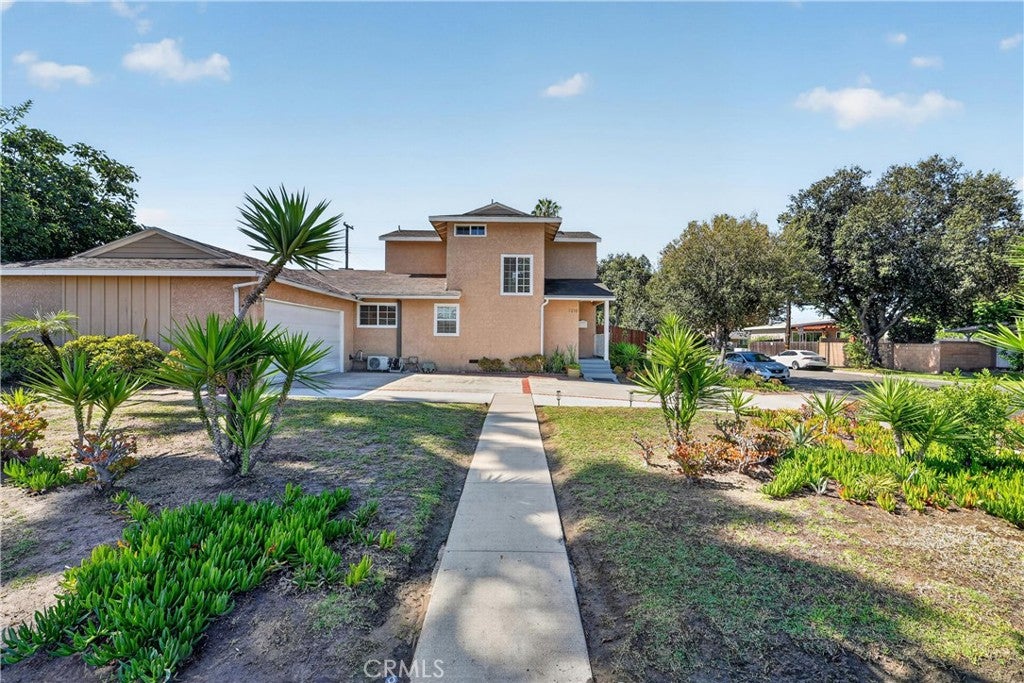 1218 W Gage