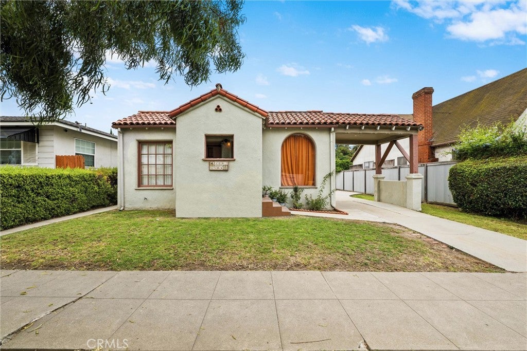 3562 Orange AVE