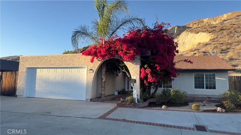 Photo of 29315 Melia Way, Canyon Country, CA 91387 (MLS # SR25237727)