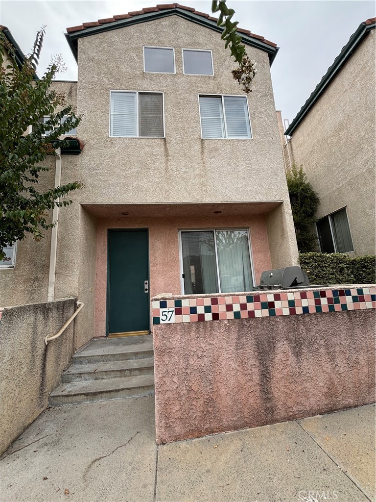 Fully upgraded tri-level townhomes in the gated Crescent Park community. This spacious 3 bed/3 full bath home features new carpet, granite kitchen countertops, and modern finishes throughout. Bright living room with fireplace, dining area, and remodeled kitchen. Primary suite offers vaulted ceiling, walk-in closet, and private bath. Lower level includes a bonus room, laundry with direct access to a 2-car garage. Enjoy a large front patio with mountain views plus community pool and secure gated entry. Conveniently located near Olive View Medical Center, shopping, school and freeway access. Move-in ready!