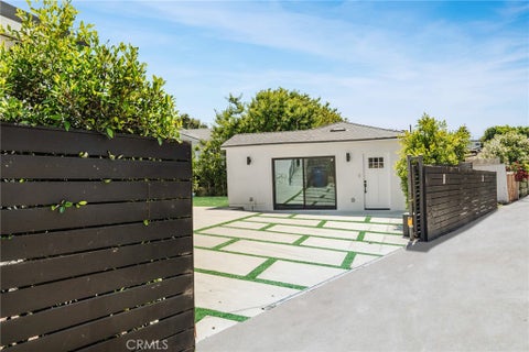 Tiny photo for 3023 Glendon AVE, Los Angeles, CA 90034 (MLS # SR26179445)