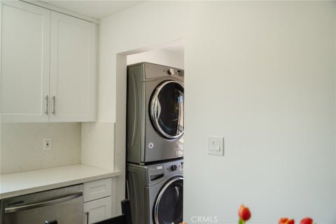 Tiny photo for 3023 Glendon AVE, Los Angeles, CA 90034 (MLS # SR26179445)