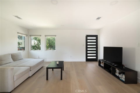 Tiny photo for 3023 Glendon AVE, Los Angeles, CA 90034 (MLS # SR26179445)
