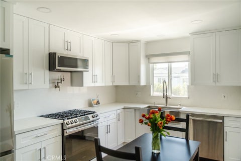 Tiny photo for 3023 Glendon AVE, Los Angeles, CA 90034 (MLS # SR26179445)