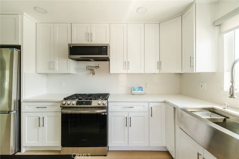 Tiny photo for 3023 Glendon AVE, Los Angeles, CA 90034 (MLS # SR26179445)