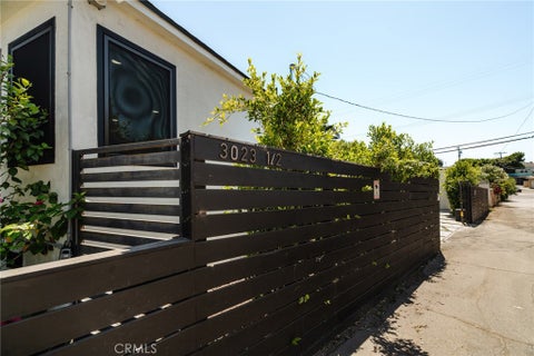 Tiny photo for 3023 Glendon AVE, Los Angeles, CA 90034 (MLS # SR26179445)