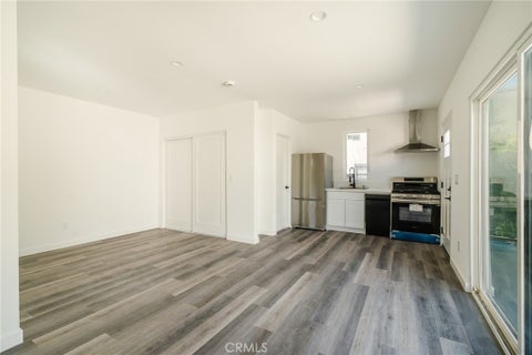 Tiny photo for 3023 Glendon AVE, Los Angeles, CA 90034 (MLS # SR26179445)
