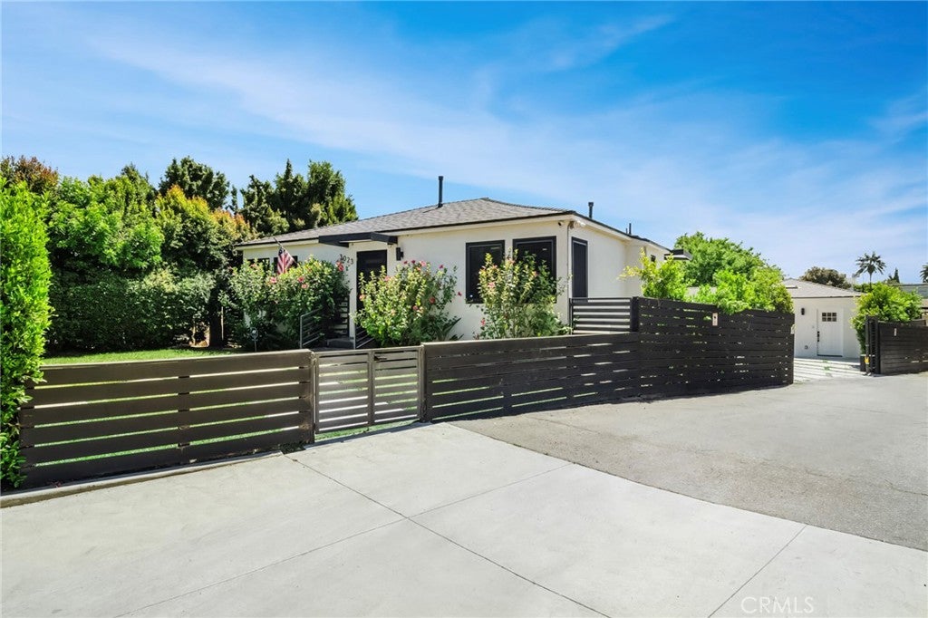 3023 Glendon