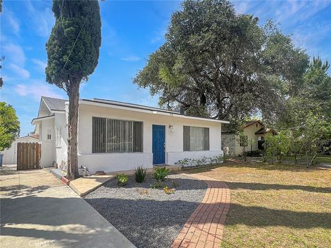 Photo of 1554 E Woodbury Rd, Pasadena, CA 91104 (MLS # AR26090824)