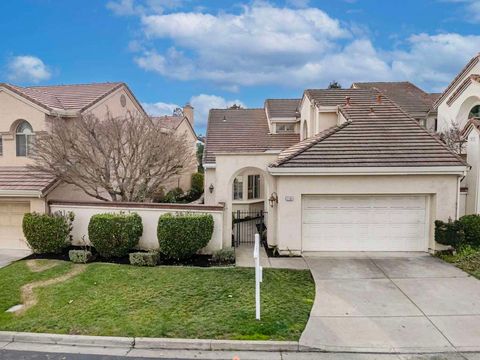 Photo of 2190 Canyon Lakes Dr, San Ramon, CA 94582 (MLS # 41121529)