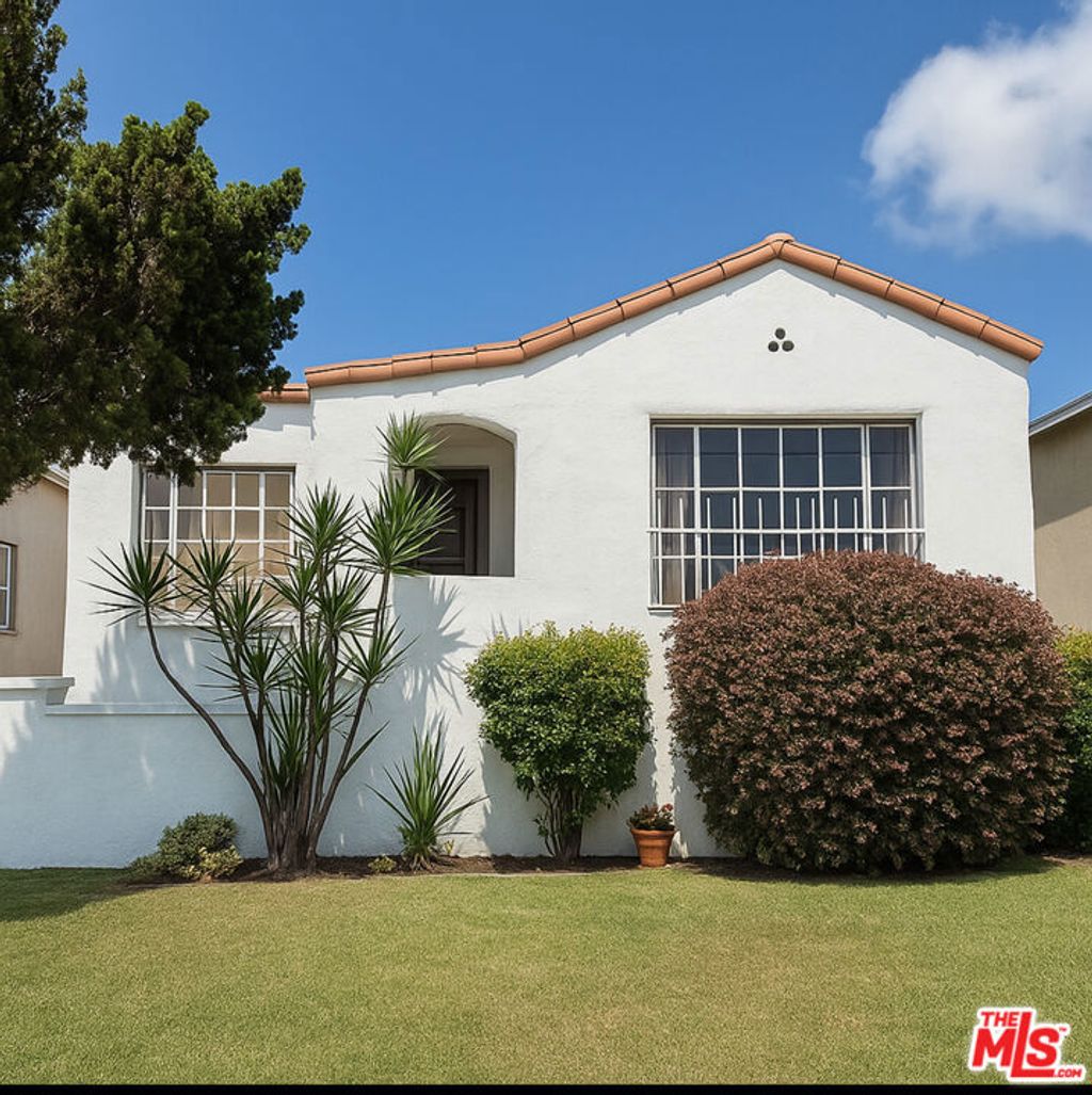 Photo of 4137 W 58th Place, Los Angeles, CA 90043 (MLS # 25598479)