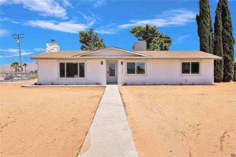 Photo of 21985 Maumee Road, Apple Valley, CA 92308 (MLS # HD26116998)