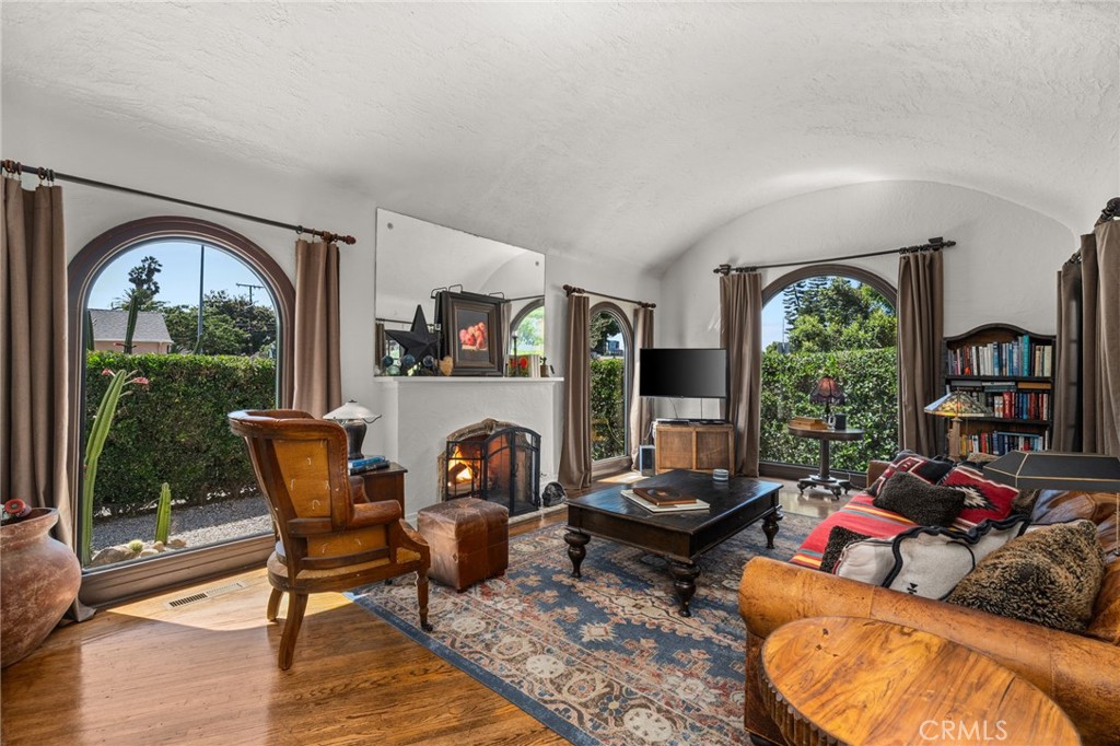 2800 Hillcrest Drive