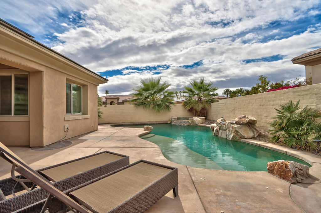 153 Merano Way