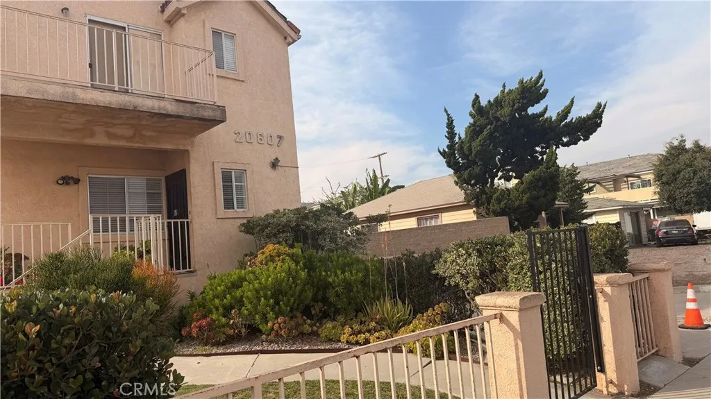 Lakewood, California 90715, United States, 2 Bedrooms Bedrooms, ,3 BathroomsBathrooms,Residential,Active,250090