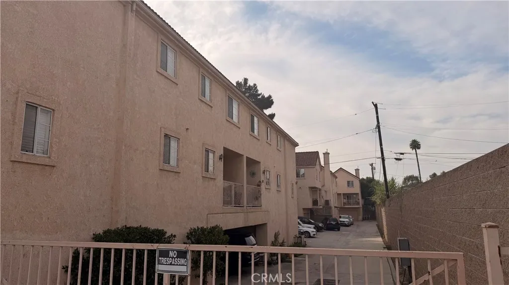 Lakewood, California 90715, United States, 2 Bedrooms Bedrooms, ,3 BathroomsBathrooms,Residential,Active,250090