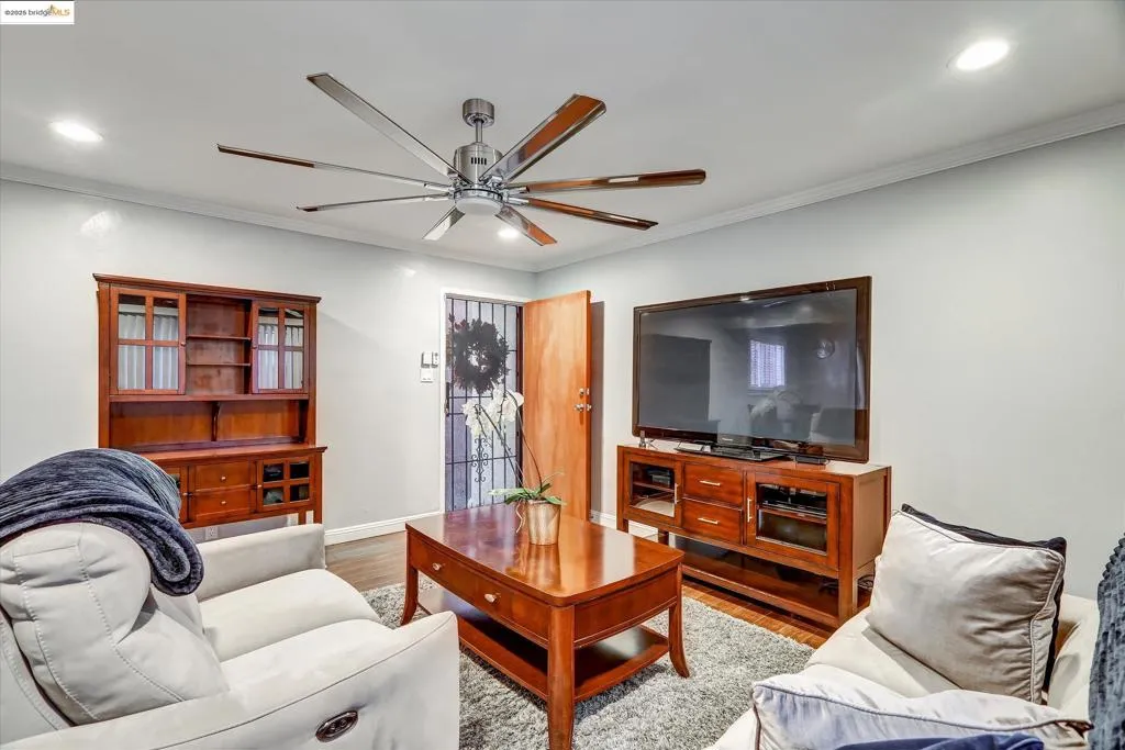 Oakland, California 94605, United States, ,Residential,Active,177711