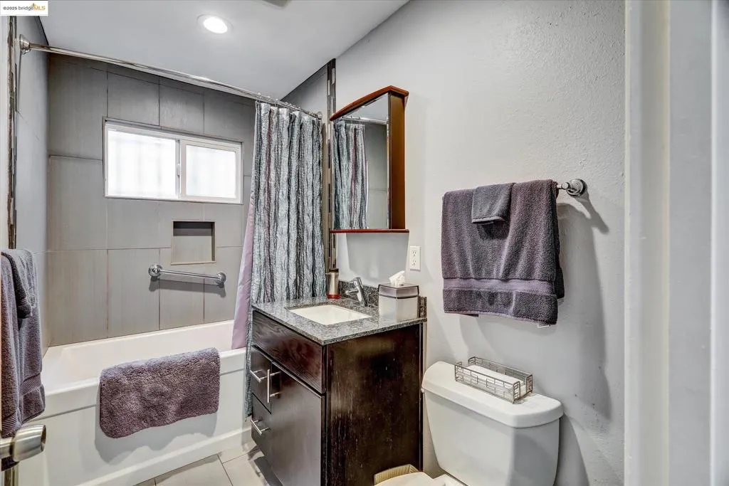 Oakland, California 94605, United States, ,Residential,Active,177711