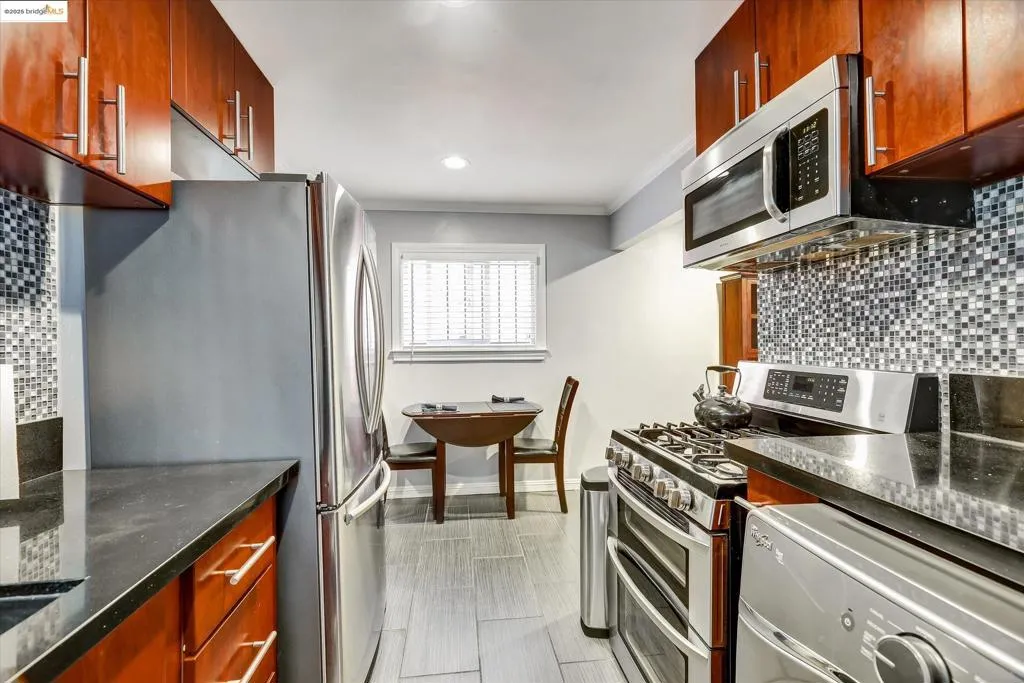 Oakland, California 94605, United States, ,Residential,Active,177711