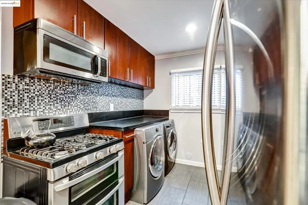 Oakland, California 94605, United States, ,Residential,Active,177711