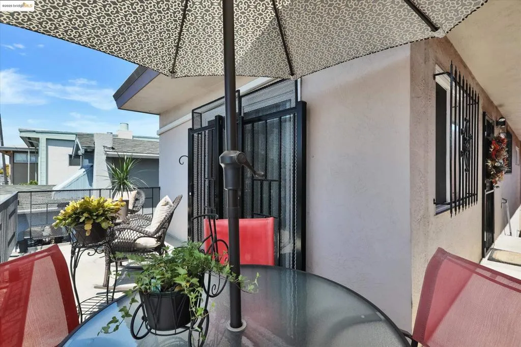 Oakland, California 94605, United States, ,Residential,Active,177711