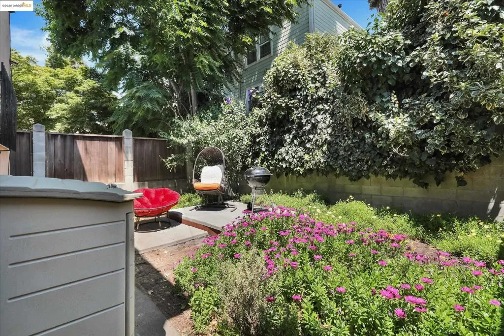 Oakland, California 94605, United States, ,Residential,Active,177711